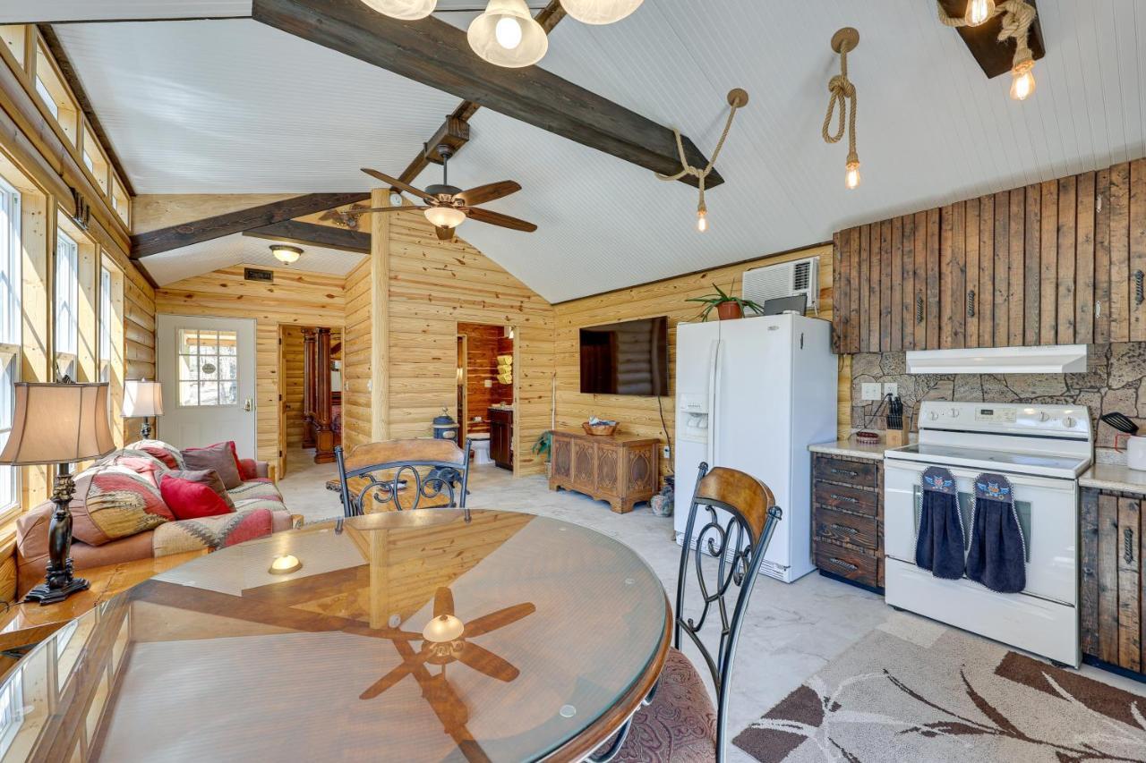 Cliffside Eureka Springs Cabin With Beaver Lake View Eksteriør bilde